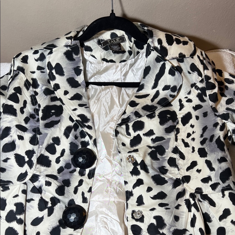 Chic Black And White Patterned Blazer - image 6